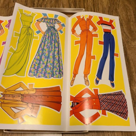 Vintage 1982 Golden Dream Barbie 17 PC Paper Doll Box Set Un-Cut - Picture 10 of 12